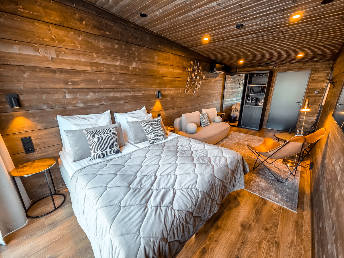 arctic panorama resort room 2