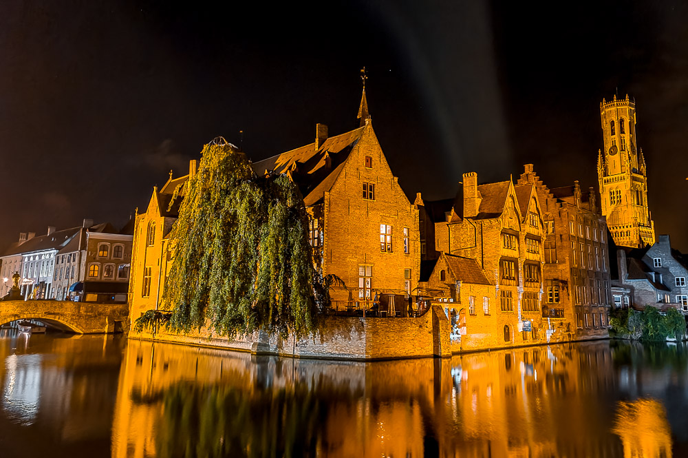 quay of the rosary bruges at night