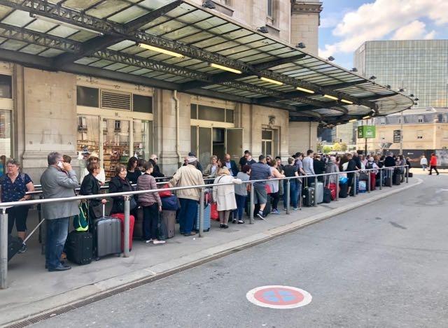 taxi stand paris