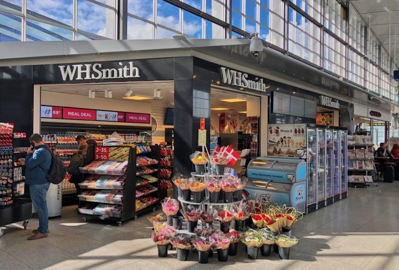 wh smith shop copenhagen airport