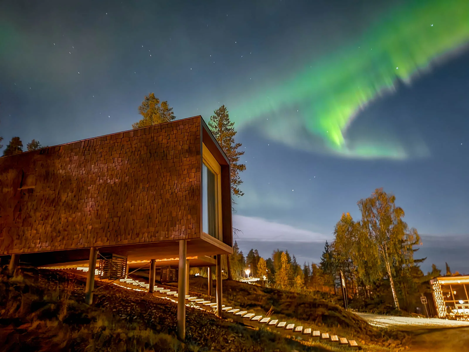 arctic treehouse hotel northern lights 2