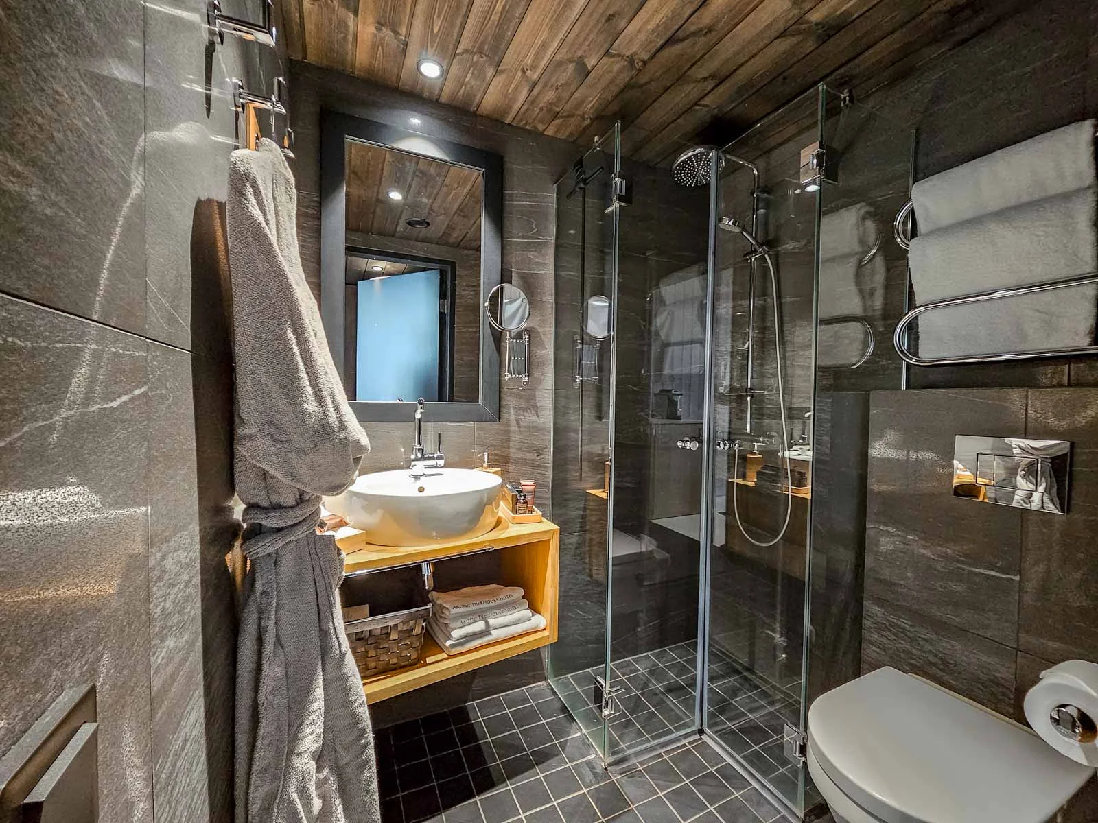 arctic treehouse hotel suite bathroom 2