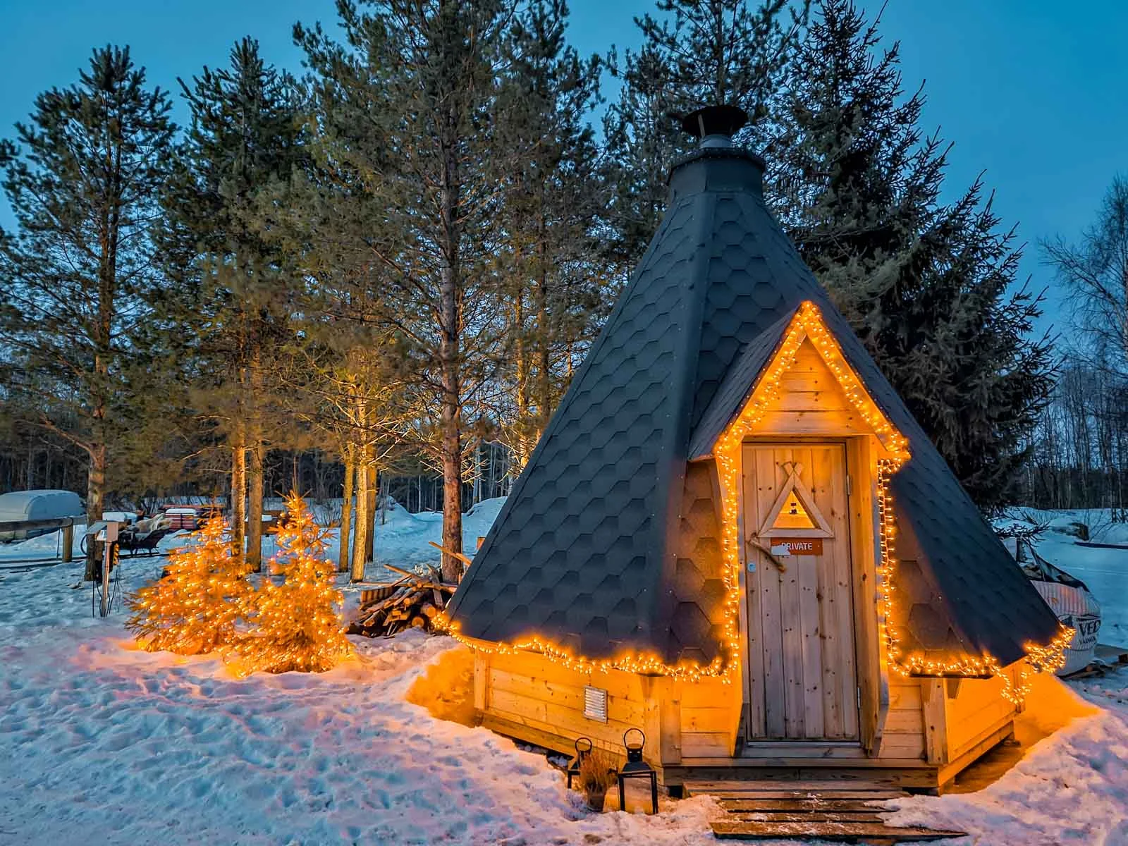 aurora horses hut