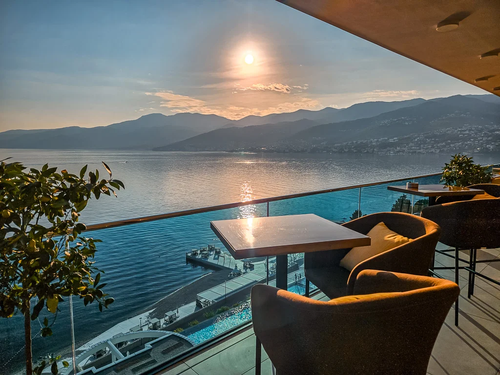 hilton rijeka costabella resort spa Aura lounge 1