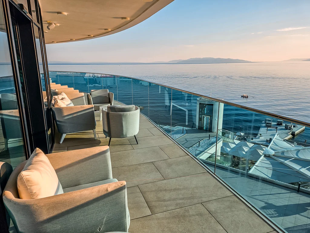 hilton rijeka costabella resort spa Aura lounge 2