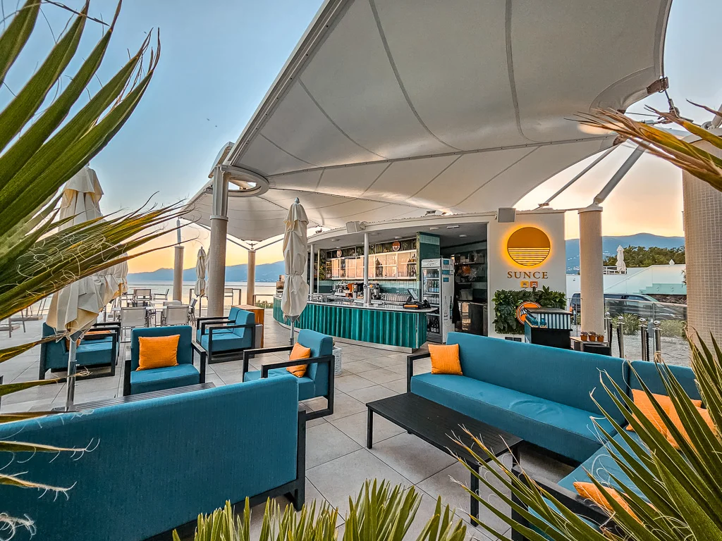 hilton rijeka costabella resort spa sunce poolbar 1