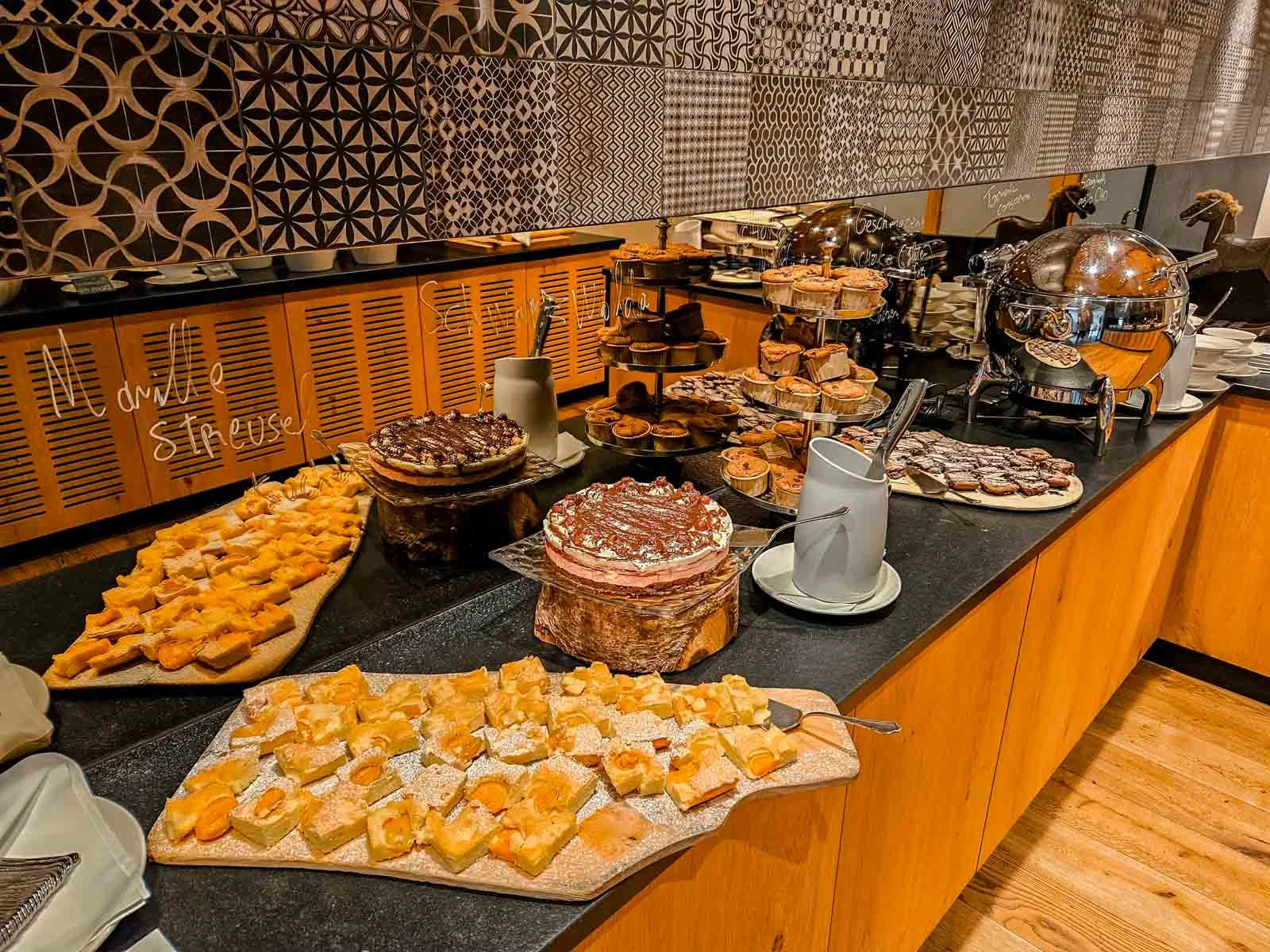 hotel der bar ellmau afternoon cake