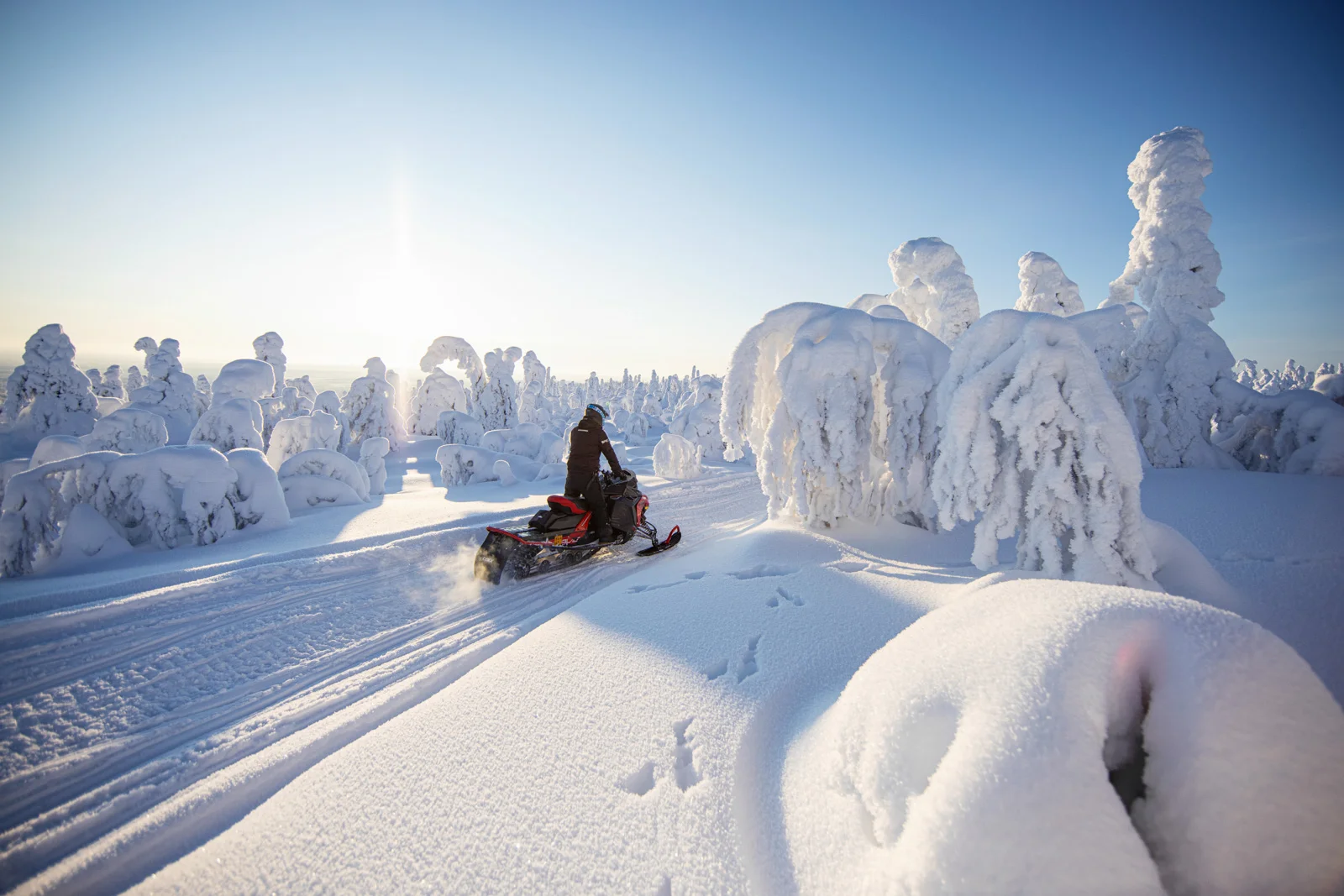 ruka kuusamo moottorikelkkailija kuntivaara sporthouseruka