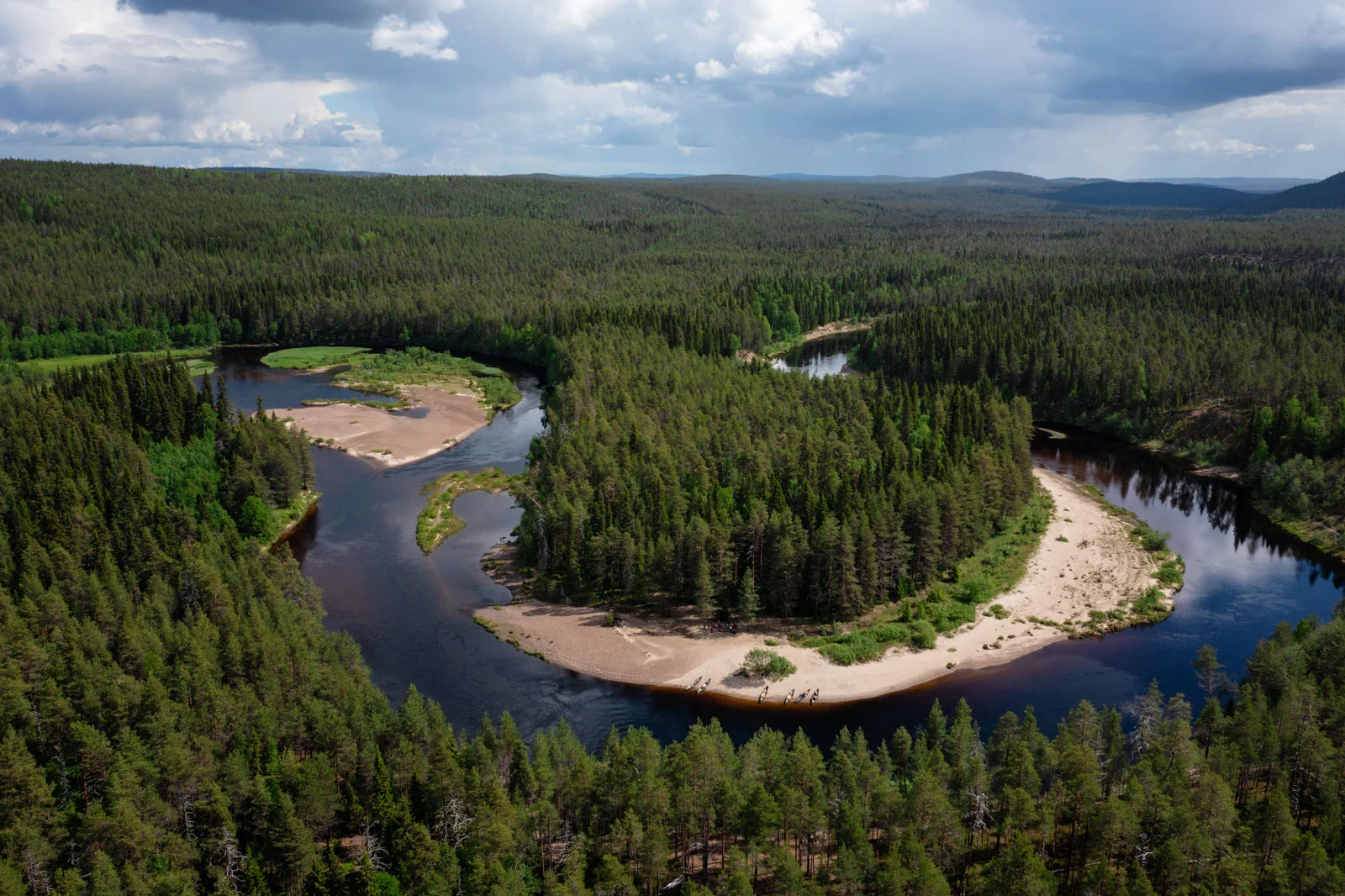 rukakuusamo oulankariver canoes kuusamosafaris nurmisaarenniemi harritarvainen.jpg