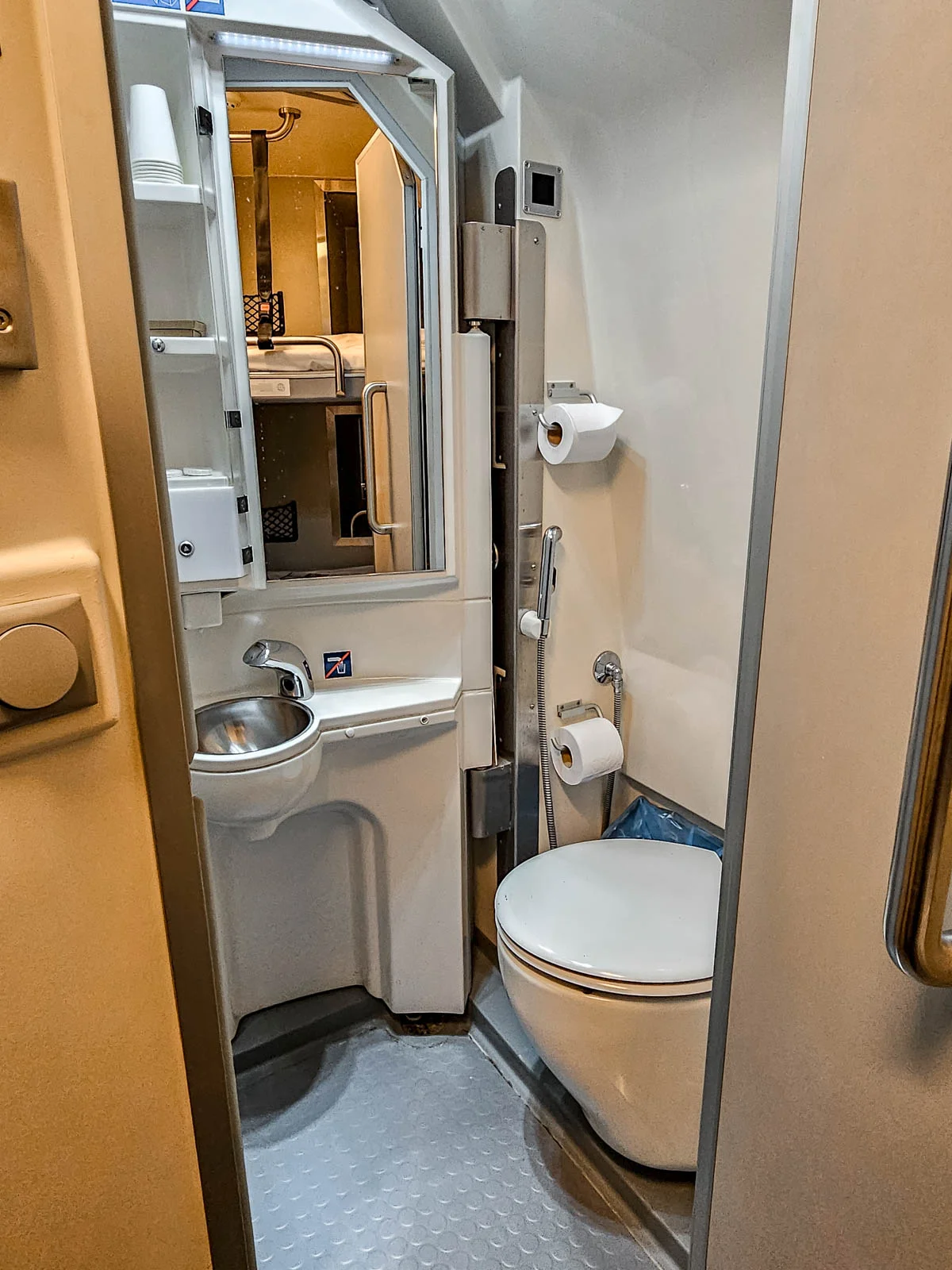 santas express upstairs cabin 2