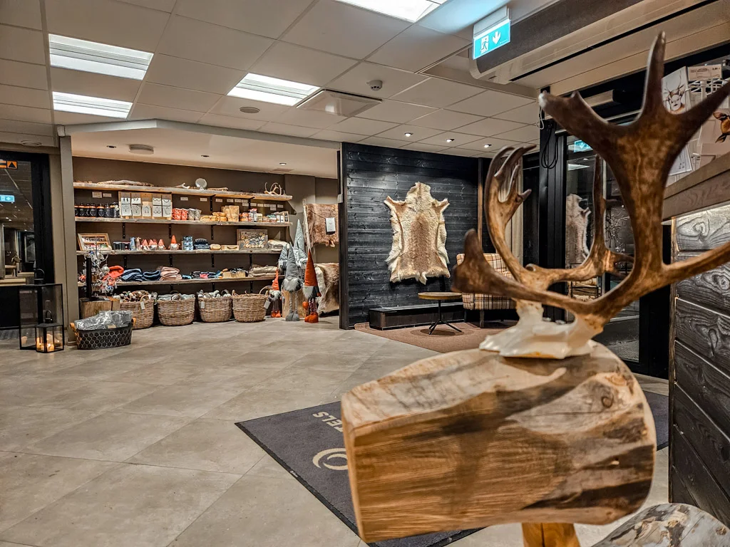 Sky Ounasvaara lobby shop